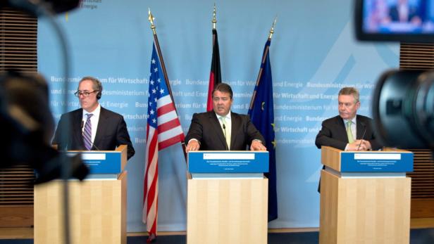Pressekonferenz zum Freihandelsabkommen (v.l.n.r.): Michael Froman, Sigmar Gabriel, Karel De Gucht