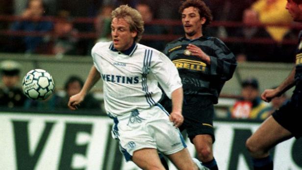 Mit voller Kraft: Mike Büskens zeigt den Stars von Inter Mailand, wo es langgeht.