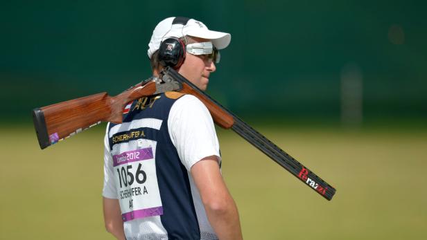 Ein Schütze mit Gewehr bei den Olympischen Spielen 2012 in London.