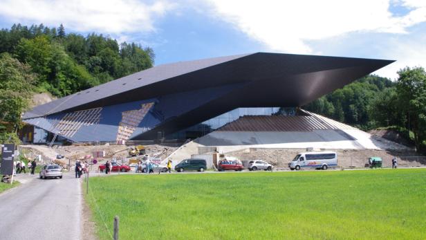 Hier entsteht ein Festspielhaus, das seinesgleichen sucht: Das Winterspielhaus in Erl wird den größten Orchestergraben der Welt beherbergen. Eröffnung: 26. Dezember