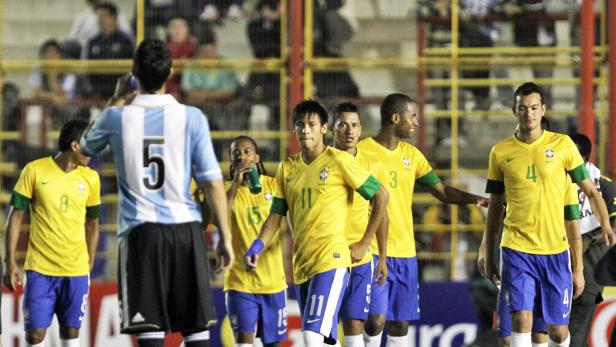 Fußballspieler der brasilianischen Nationalmannschaft während eines Spiels.
