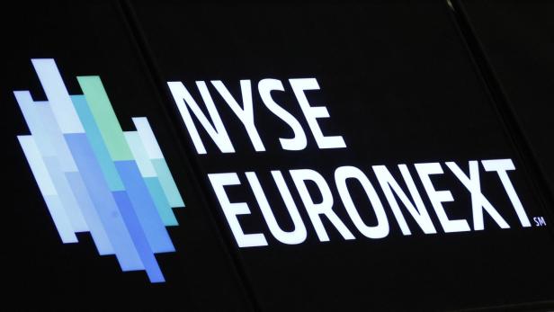 Das Logo der NYSE Euronext an einer Wand.