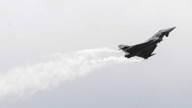 Wenn Eurofighter Überschallflüge absolvieren, hört sich der Knall wie eine dumpfe Explosion an. Leidgeplagte Bürger sprechen von einem höchst unangenehmen Lärm