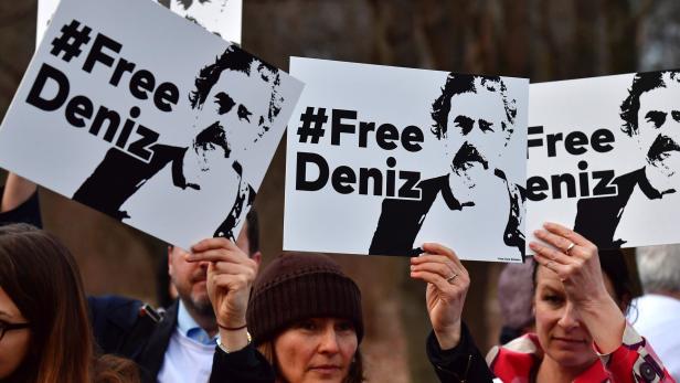 Unter dem Motto #FREEDENIZ wird die Freilassung Yücels gefordert