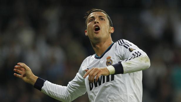 Cristiano Ronaldo im Trikot von Real Madrid jubelt.