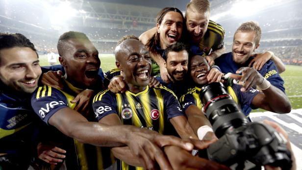Fenerbahçe holt den Titel in der Türkei, darf aber nicht in Europa mitspielen.