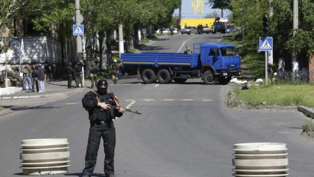 Belagerungszustand in der Millionenstadt Donezk. Den „Krieg“, der hier herrscht, hätten „Faschisten in Kiew“ begonnen, behaupten Separatisten in der Ostukraine