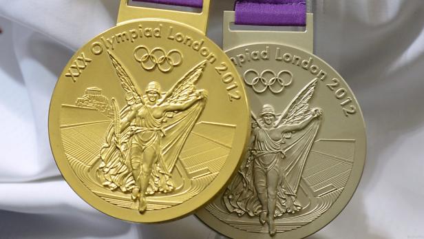 Zwei Medaillen der Olympischen Spiele 2012 in London.