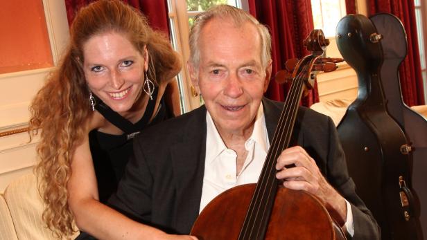 Jubilar Sven Boltenstern mit Jung-Pianistin Veronika Trisko.