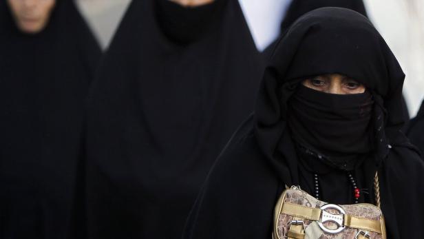 Saudische Frauen: Karriere ja, Autofahren nein.