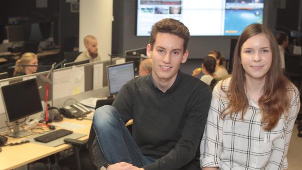 Nicolas und Stefanie bei der KURIER-Aktion „Teenager machen Zeitung“.