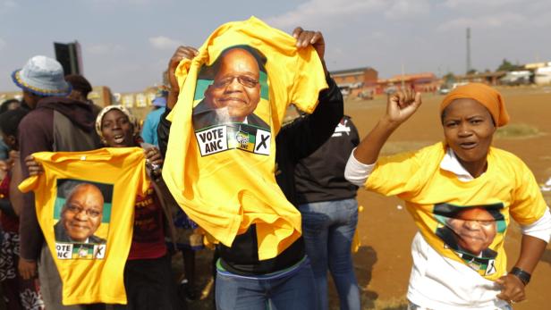 ANC-Unterstützer mit Zuma-T-Shirts
