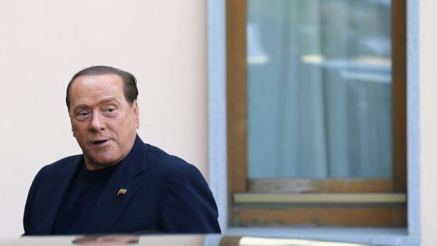 Silvio Berlusconi bei der Heilige-Familie.Stiftung in Cesano Boscone, eine Kleinstadt nahe Mailand: Der einstige Cavaliere muss dort seinen Sozialdiesnt verrichten.