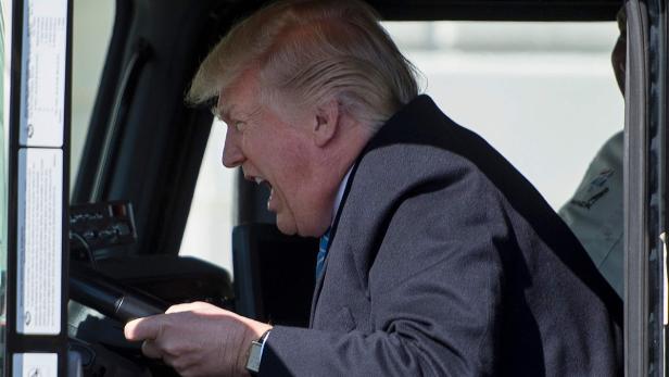 Trump fährt Truck