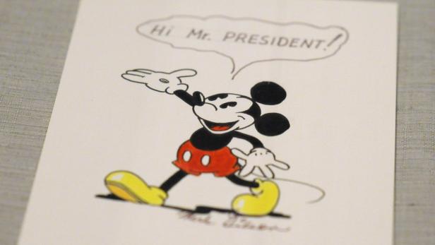 Micky Maus sagt „Hi Mr. President!“.