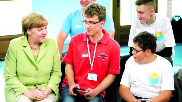 Merkel und die Jugendlichen: Die Veranstaltung hätte für Bürgernähe sorgen sollen – tat sie aber nicht.