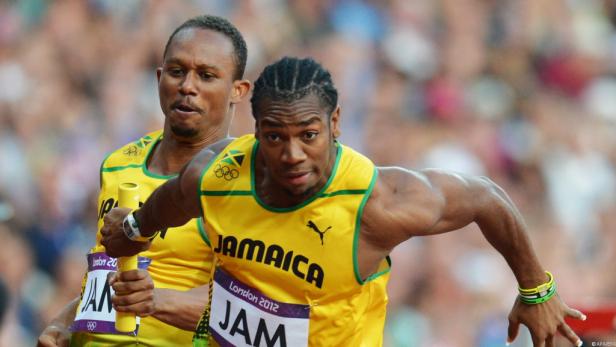 Zwei jamaikanische Sprinter beim Staffelrennen bei den Olympischen Spielen 2012 in London.