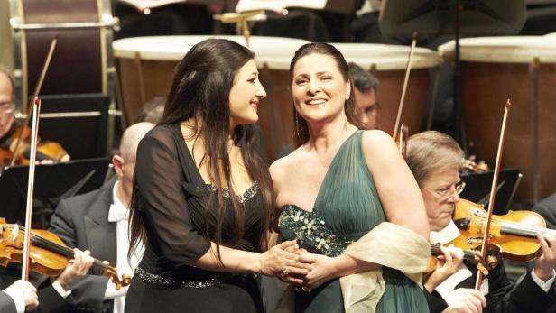 Bellinis Oper „Norma“ konzertant  am Ring: Nadia Krasteva als Adalgisa und Einspringerin  Maria Pia Piscitelli in der Titelpartie