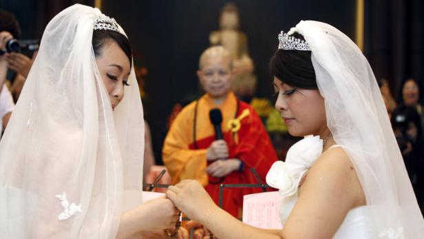 Taiwan Buddhas Segen Für Zwei Frauen Kurierat 3966