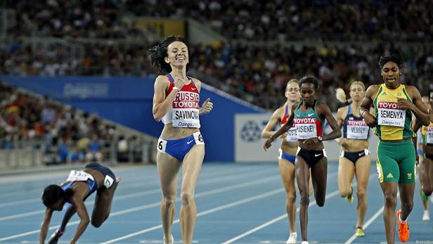 Athletinnen laufen bei einem internationalen Wettbewerb, darunter Savinova und Semenya.
