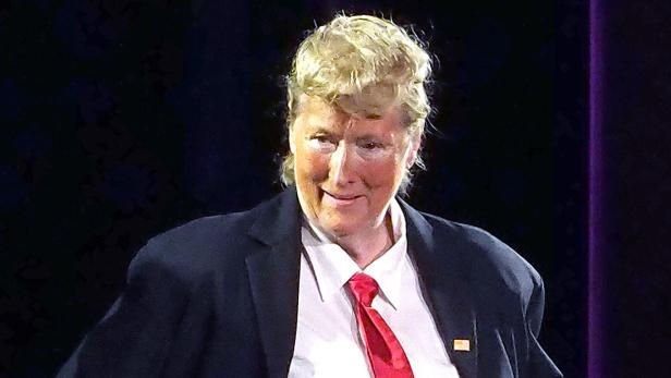 Meryl Streep, verkleidet als Donald Trump