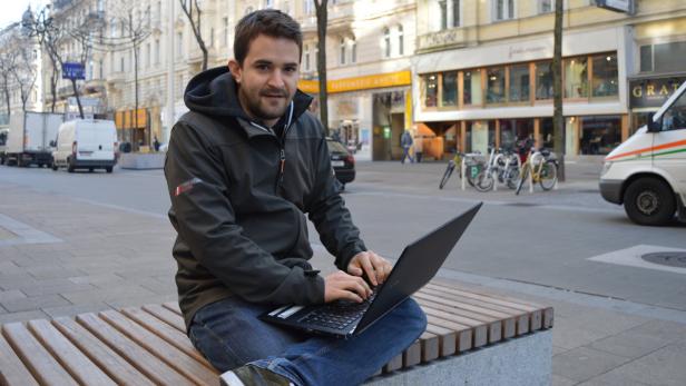 Aron Molnar studiert derzeit noch an der Fachhochschule St. Pölten. Sein Laptop ist sein Werkzeug