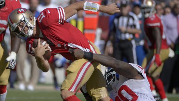 Kein Auskommen: 49ers Quarterback Alex Smith hatte mit der Giants-Defense seine liebe Not.