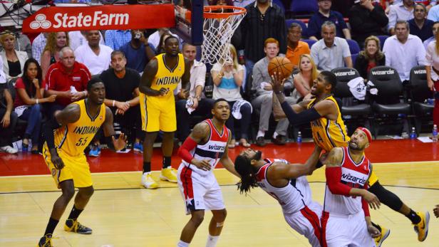 Basketballspieler der Indiana Pacers und der Washington Wizards während eines Spiels.