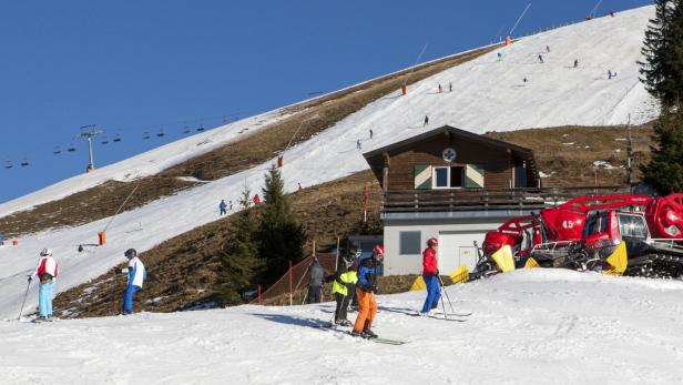 Auch wenn der Naturschnee fehlt, steht dem Skivergnügen am Wilden Kaiser nichts im Weg