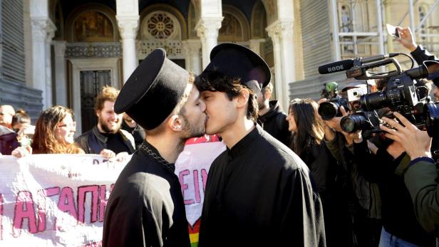 Als einer der letzten EU-Staaten billigt Athen gleichgeschlechtliche Partnerschaften