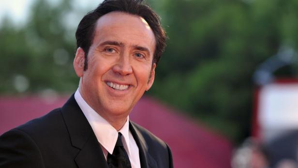 Nicolas Cage ertseigerte gestohlenen Dinosaurierkopf.