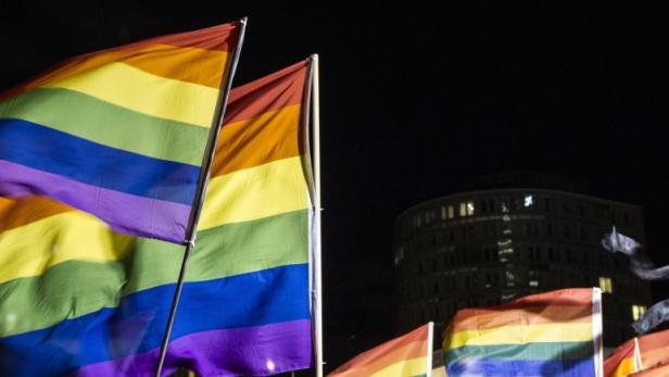 Homosexuellen-Rechte: Die ÖVP lenkt ein