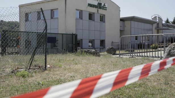 Ein Gebäude von Air Products ist mit rot-weißem Absperrband umgeben.
