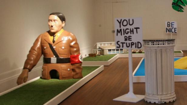 Minigolf-Hitler erregt England