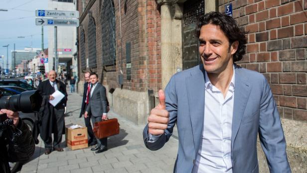 Luca Toni darf sich über eine Million mehr auf dem Konto freuen.