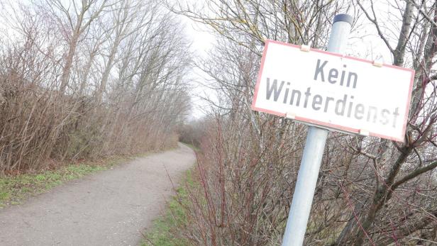 Winter außer Dienst: Dieser Hinweis am Marchfeldkanal versteht sich von selbst