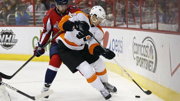 Michael Raffl (vo.) hat mit den Flyers gute Chancen aufs Play-Off.