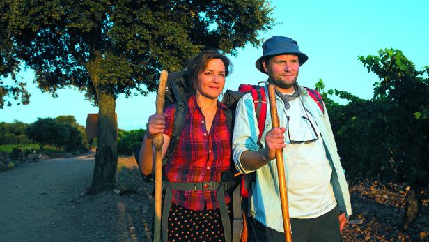 Martina Gedeck und Devid  Striesow auf dem Jakobsweg