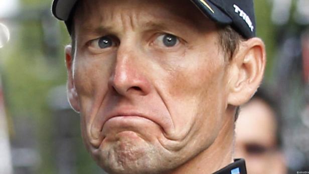 Nahaufnahme von Lance Armstrong mit einem traurigen Gesichtsausdruck.