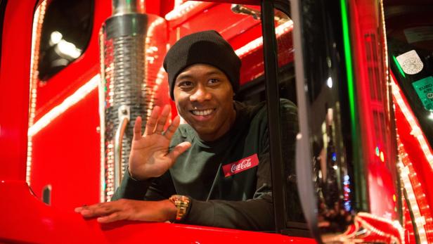 Am Dienstag fuhr David Alaba im Coca-Cola-Truck in Wien vor.