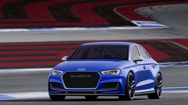 Ein blauer Audi steht auf einer Rennstrecke.