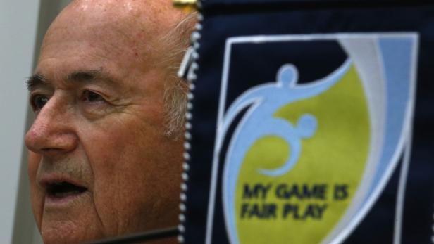 Joseph Blatter gesteht Fehler ein.