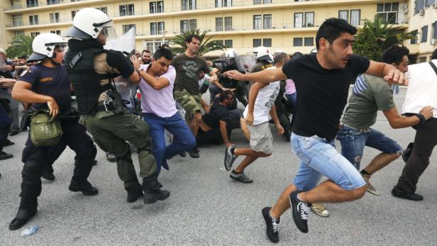Athen: Werftarbeiter stürmen Ministerium