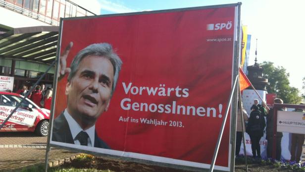 Der Hoppauf-Ruf des SPÖ-Chefs fruchtete schon beim Parteitag nicht – Werner Faymann erhielt mit nur 83 % ein historisch schlechtes Ergebnis.