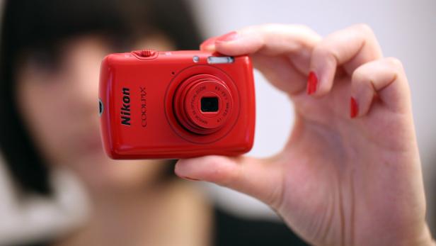 Nikon S01 im Test: Mini-Cam mit Handy-Leistung