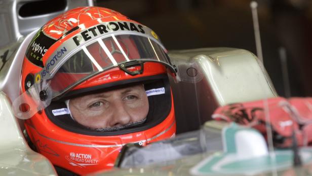 Michael Schumacher im Cockpit seines Formel-1-Rennwagens.