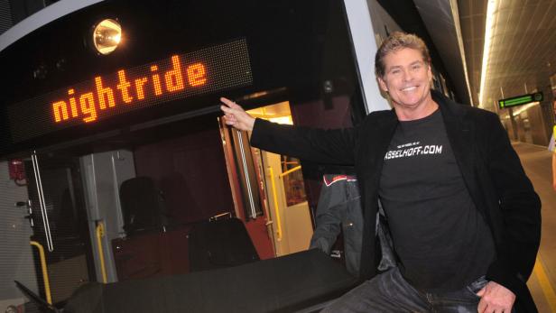 &quot;Nightride&quot; trifft &quot;Nightrider&quot;: David Hasselhoff wirbt für die Gratis-Partynacht in Wien.