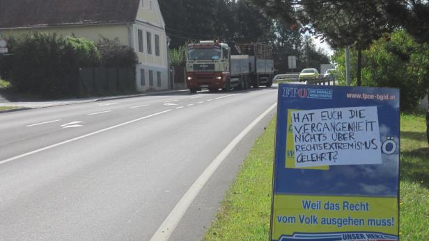 Ein Wahlplakat der FPÖ mit der Aufschrift: „Hat euch die Vergangenheit nichts über Rechtsextremismus gelehrt?".