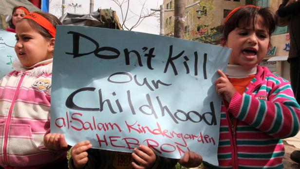 "Töte nicht unsere Kindheit": Palästinensische Kinder in Hebron haben eine Botschaft für den US-Präsidenten.