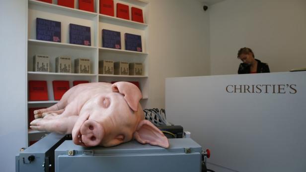 Schweine werden von Essl nicht zur Schlachtbank, sondern zum Auktionsblock geführt: Paul McCarthy&#039;s &quot;Mechanical Pig&quot; bei Christie&#039;s in London